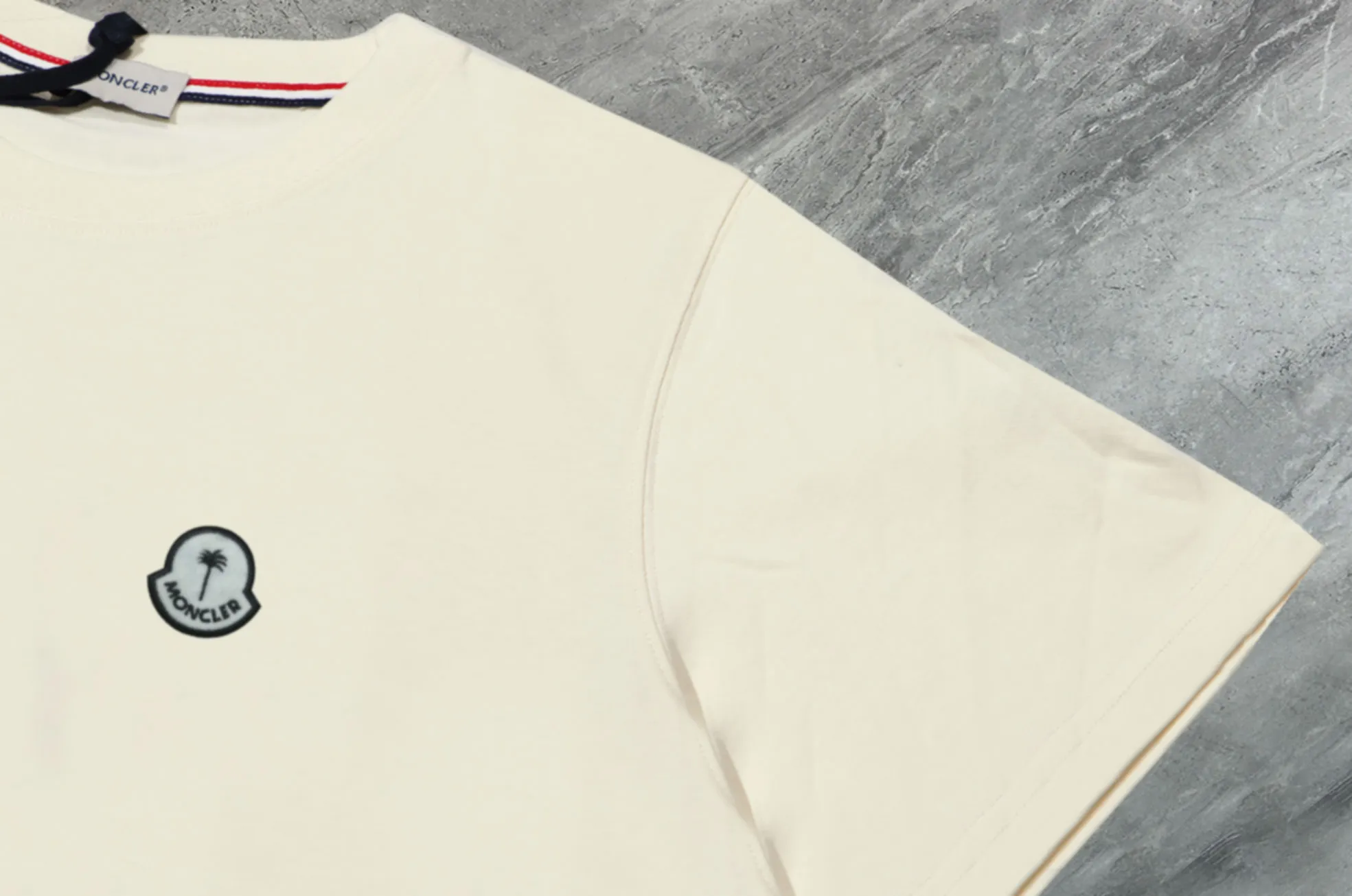 《Moncler~ 》2025New Arrival Quality T , Versatile Quality ！ ‼ 32 250G ‼ ， ， ， ， T 🤪 Sizes：S-M-L-XL-2XL ：Black，White， Same Style